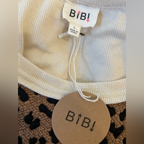 NWT BiBi Star Patched Front Thermal Knit
Color Block Top with Leopard Print Star - Picture 4 of 7